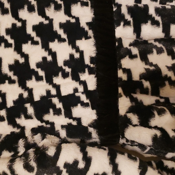 American Widgeon black and white soft fur button front coat - Picture 6 of 9